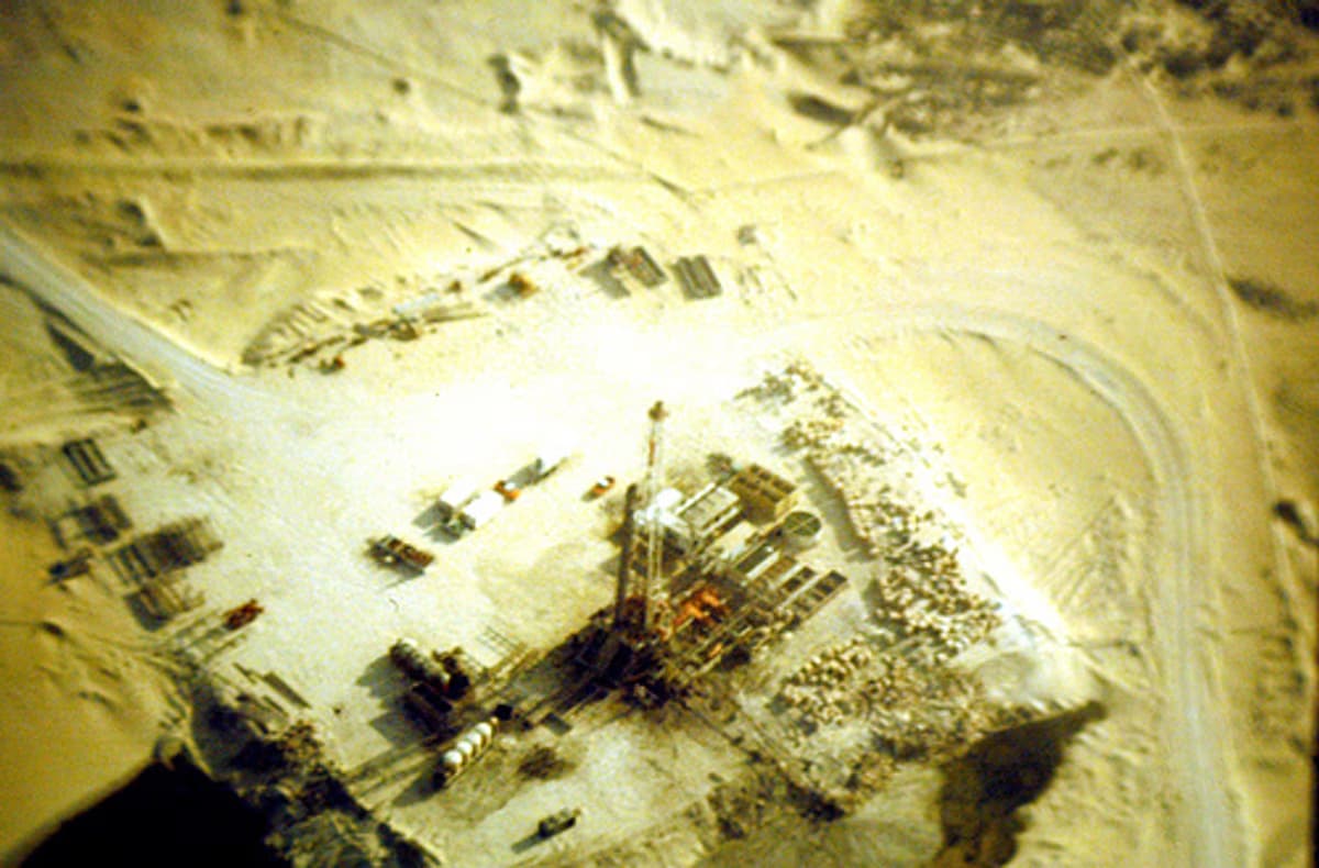 Saudi Aramco Abqaiq desert oil rig photographed by Paul Palmer in the 1970s