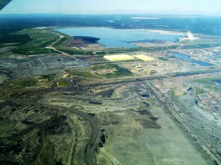 Syncrude Mildred Lake oil sands upgrader facility and tailings ponds, Fort McMurray Alberta
