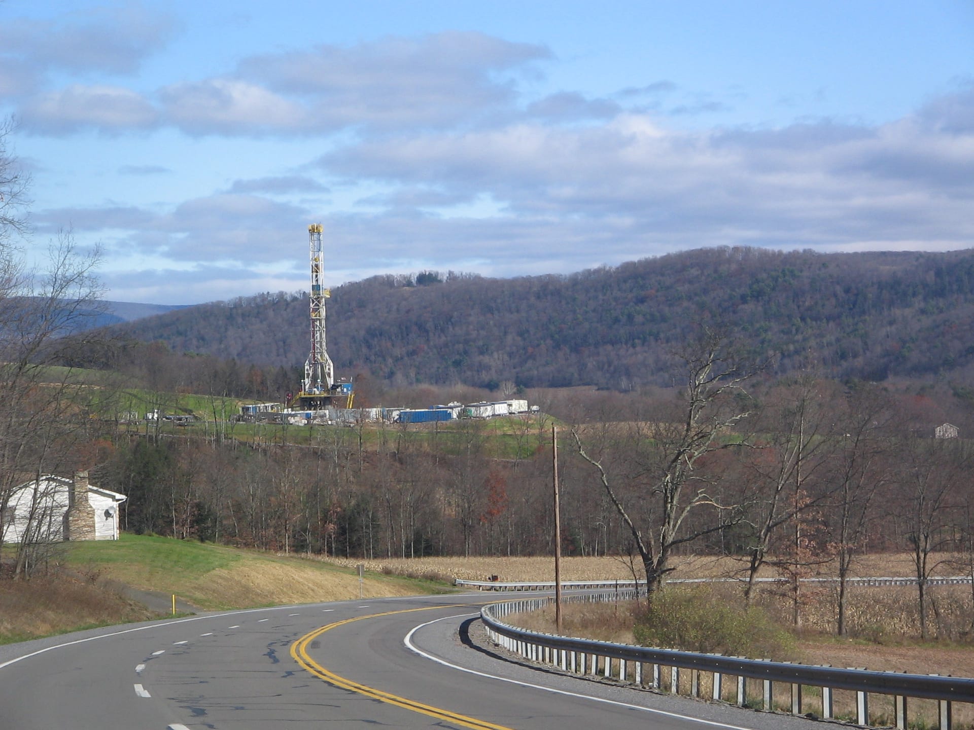 Natural gas shale drilling tower operating in the Marcellus formation in the northeastern United States